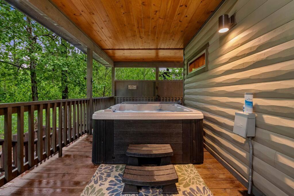 King Suite! Hot Tub, Arcade Games, L2 Ev, Fire Pit, Kids Playset, Ping Pong, Dog Friendly Broken Bow Exterior photo