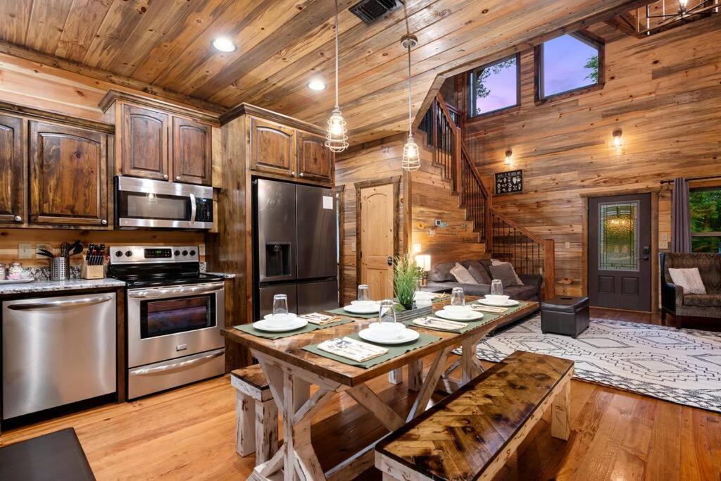 King Suite! Hot Tub, Arcade Games, L2 Ev, Fire Pit, Kids Playset, Ping Pong, Dog Friendly Broken Bow Exterior photo