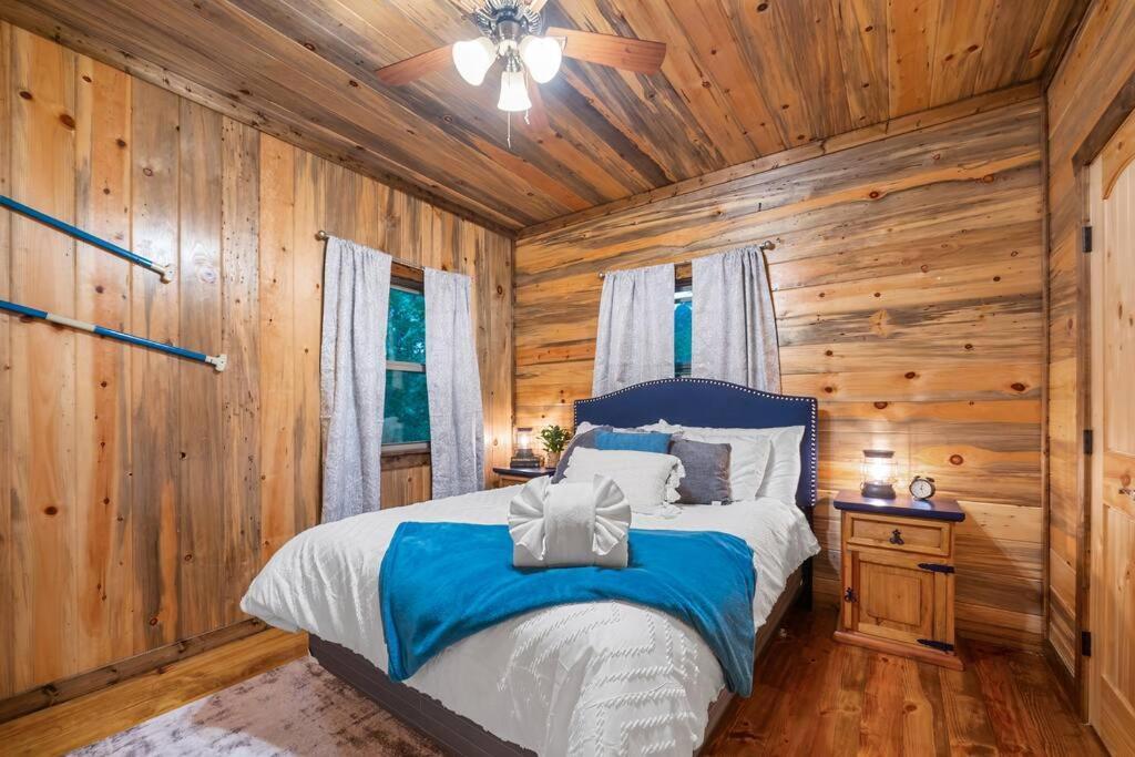 King Suite! Hot Tub, Arcade Games, L2 Ev, Fire Pit, Kids Playset, Ping Pong, Dog Friendly Broken Bow Exterior photo