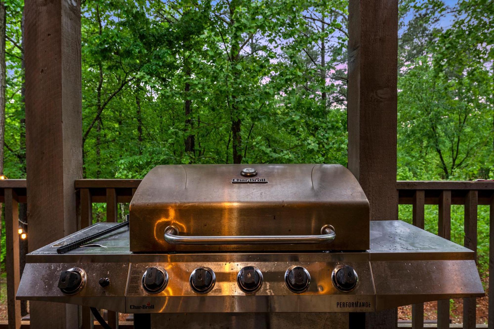 King Suite! Hot Tub, Arcade Games, L2 Ev, Fire Pit, Kids Playset, Ping Pong, Dog Friendly Broken Bow Exterior photo