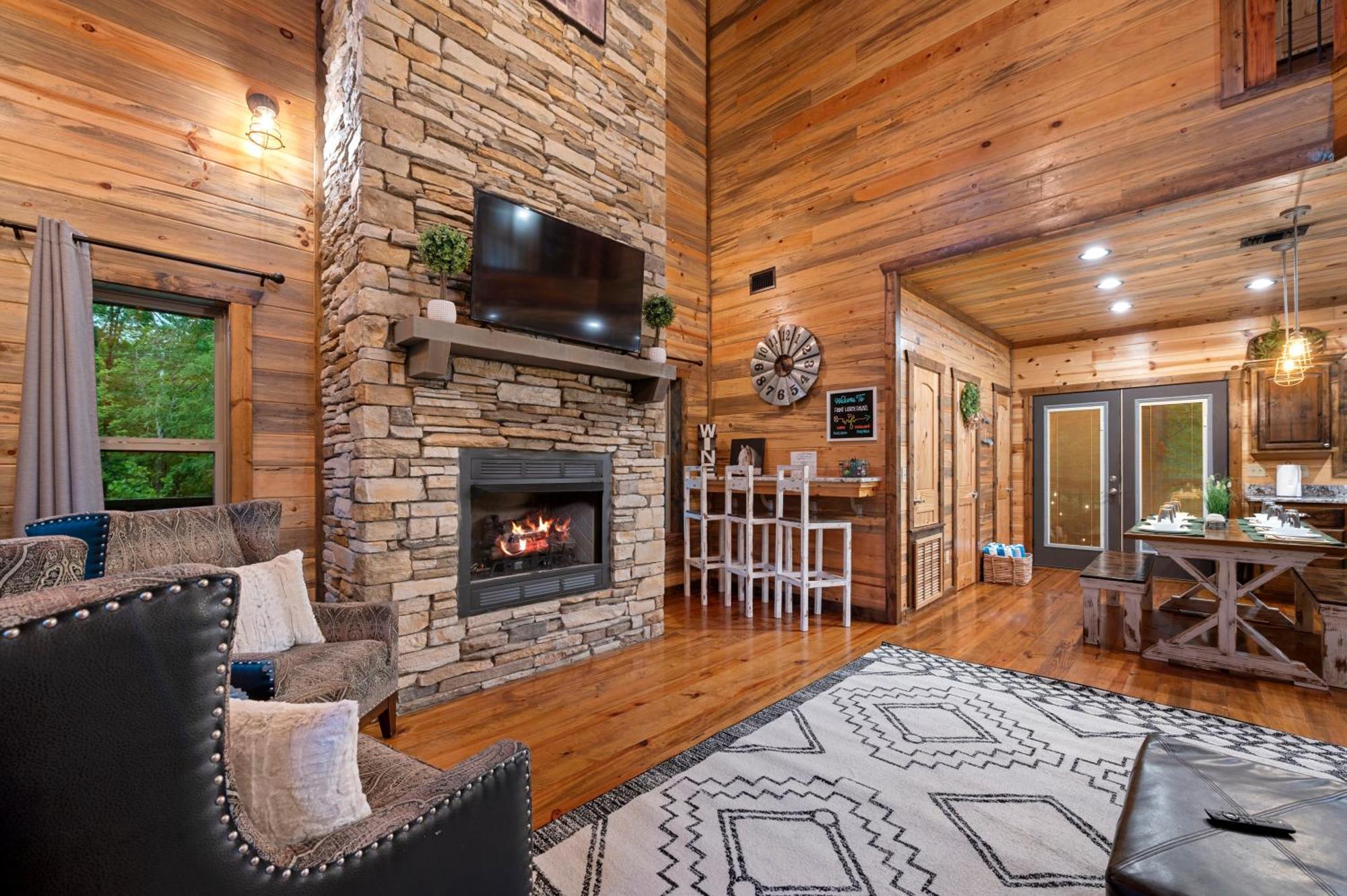 King Suite! Hot Tub, Arcade Games, L2 Ev, Fire Pit, Kids Playset, Ping Pong, Dog Friendly Broken Bow Exterior photo